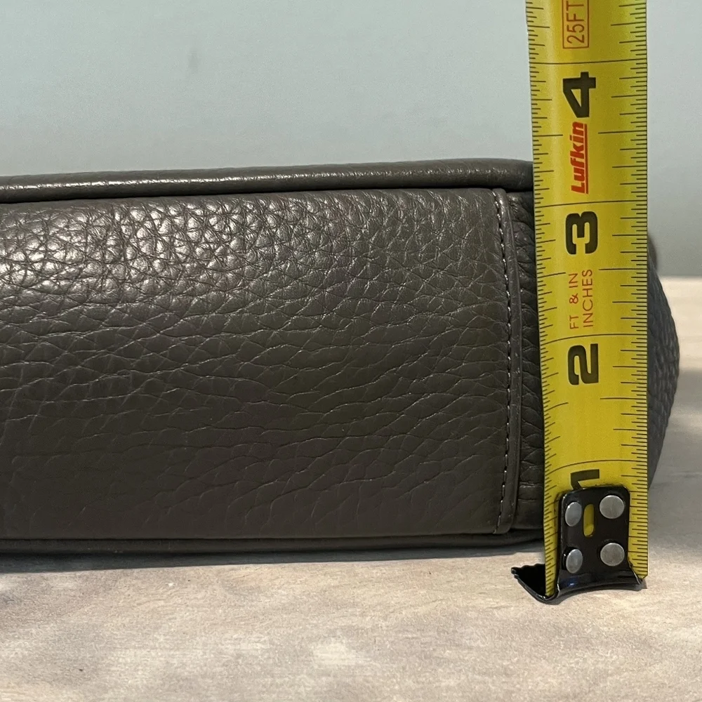 Rare Ecco Unisex Ely Grey Pebbled Leather Messenger Bag is Pristine